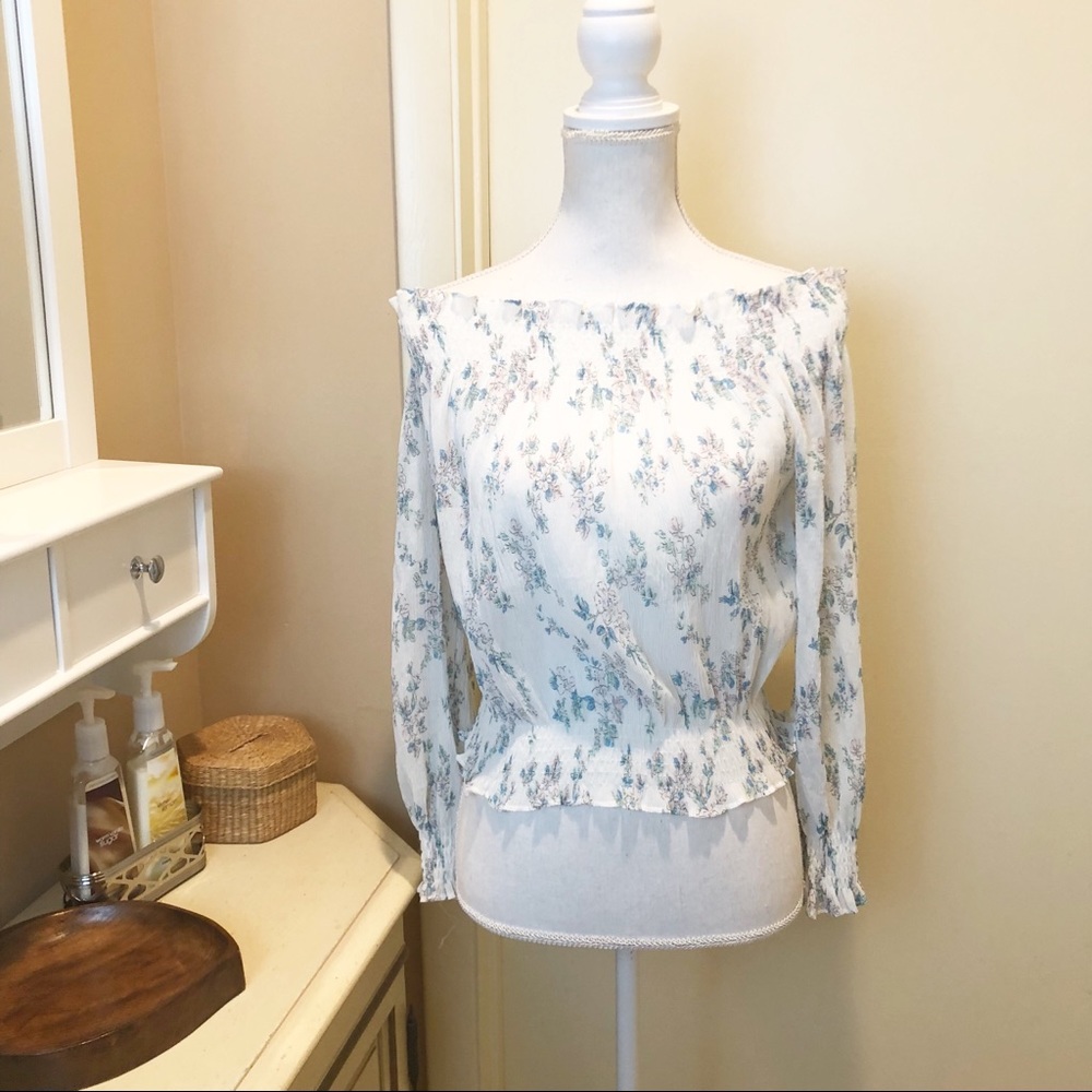•Pursue Off The Shoulder White Flower Shirt•